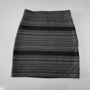 🛍️4 for 20$ / Le Chateau Black and Gray Aztec Patterned bodycon Mini Skirt / XS